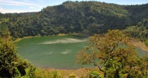 Mengagumi Keajaiban Danau Kelimutu di NTT: Pesona Tiga Warna yang Memikat