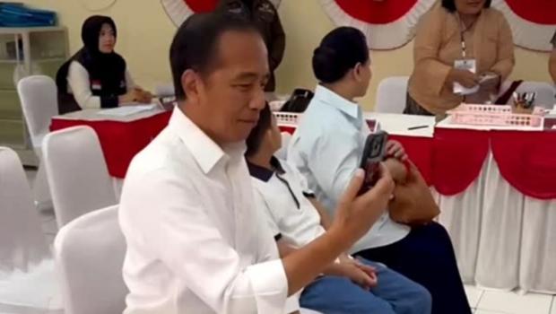 Jokowi Ngevlog Bareng Keluarga Saat Nyoblos di Pilkada 2024